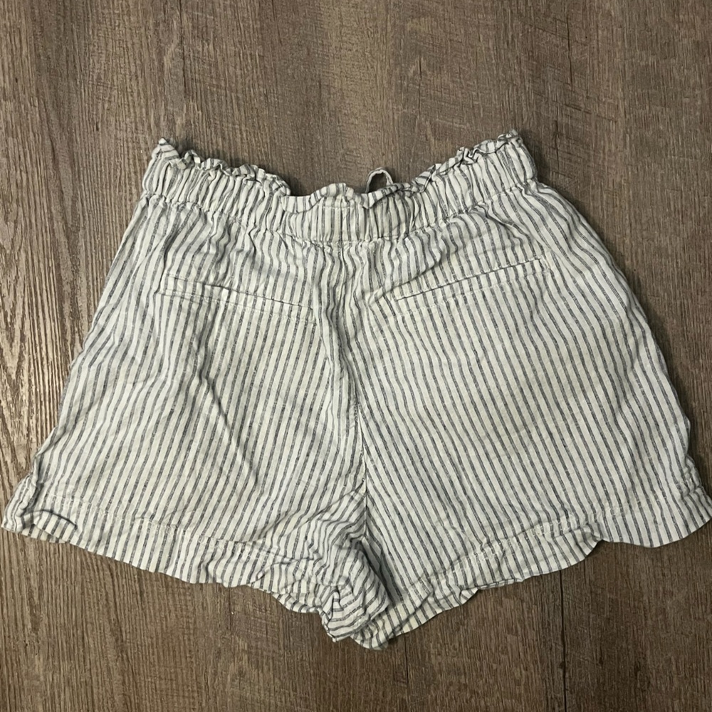 Uniqlo Striped Gray and White Women Shorts